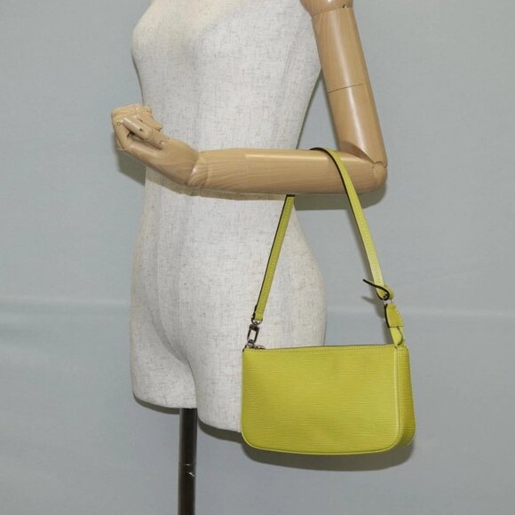 LOUIS VUITTON Epi Pochette Accessoires Pouch Pistachian M40975 LV Auth 136232V - Picture 3 of 16
